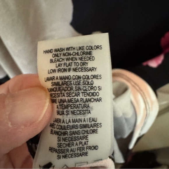 NWT Calvin Klein Large Floral Printed Blouse With Gold Chain Necklace Size 1X - Picture 8 of 8